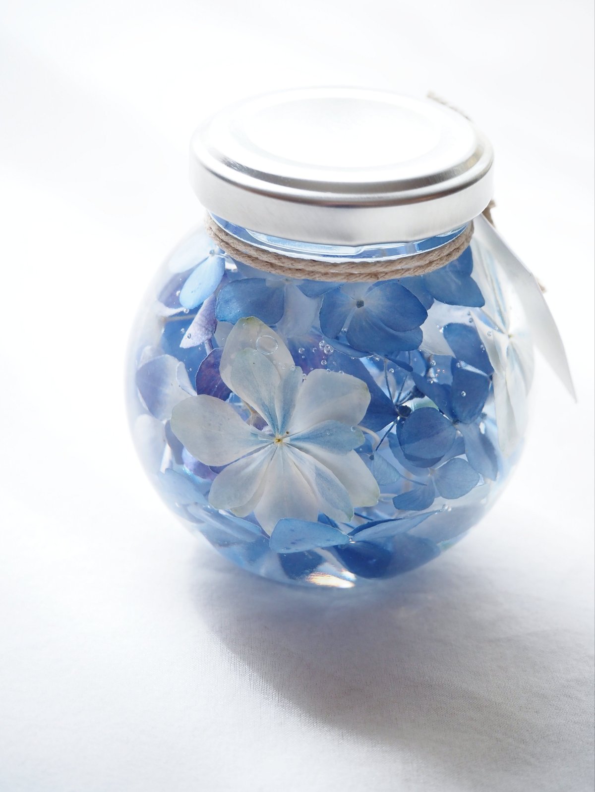 ◆ハーバリウム　194  美しいバラとジニア*.:。エレガントbottle *. Y様専用】ハーバリウム（青&黄色） | zelkova's aroma garden