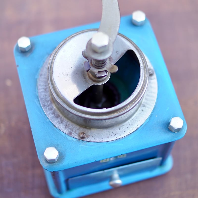 ハンガリー製 希少な HEB社製造の水色の美しいコーヒーミル | 4BEANS