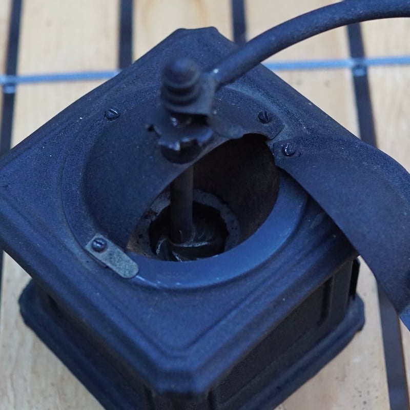 スペイン製、希少なマットブラック ELMA コーヒーミル | 4BEANS COFFEE