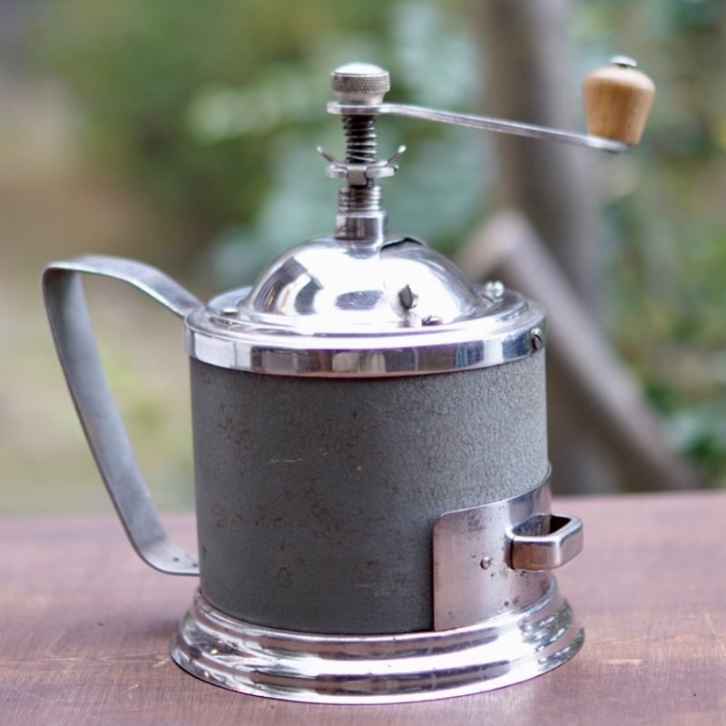 ロシア製の珍しいマグカップ型 コーヒーミル | 4BEANS COFFEE ROASTERS