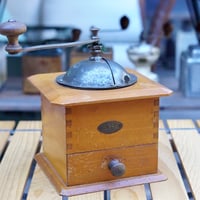 フランス製、Peugeot Freres　T型 " Noyer" コーヒーミル