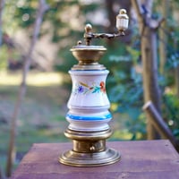 ポーランド製、とても希少な 陶器と真鍮の花柄のコーヒーミル | 4BEANS  
