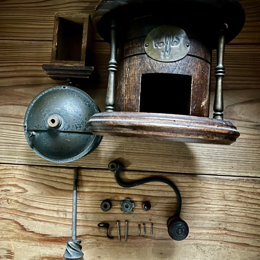 イタリア製アンティークコーヒーミル イタリア製 重厚な作りの高級コーヒーミル | 4BEANS COFFEE ROASTERS