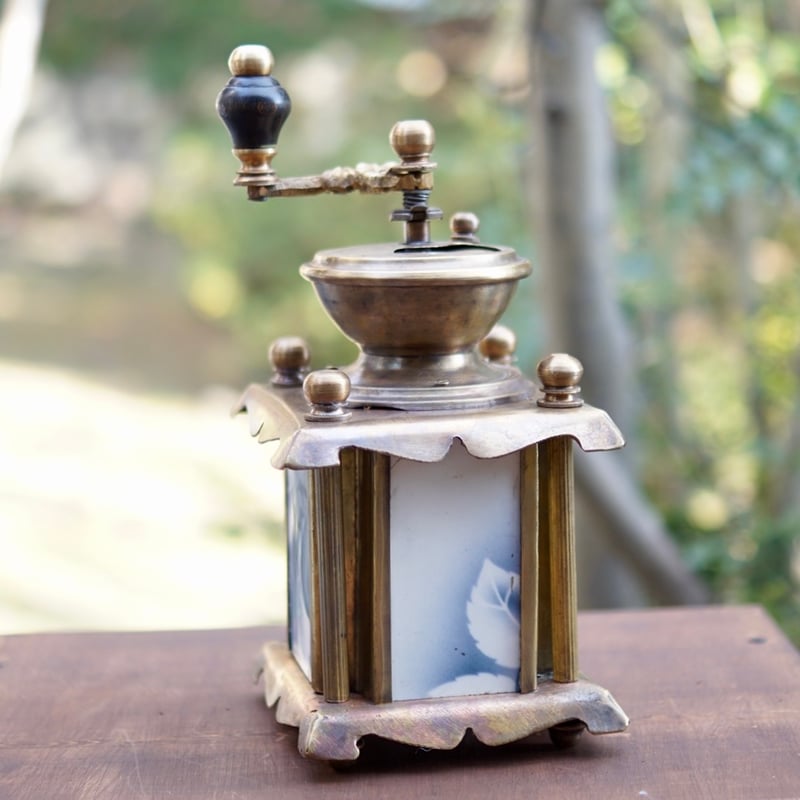 ポーランド製、とても希少な 陶器と重厚な真鍮のコーヒーミル | 4BEANS