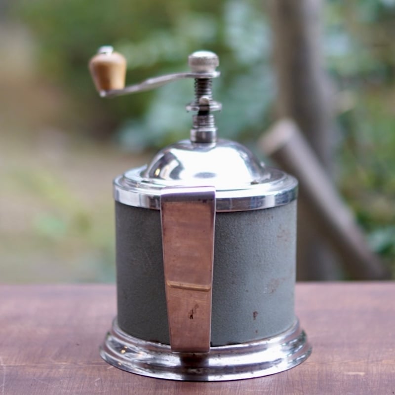 ロシア製の珍しいマグカップ型 コーヒーミル | 4BEANS COFFEE ROASTERS