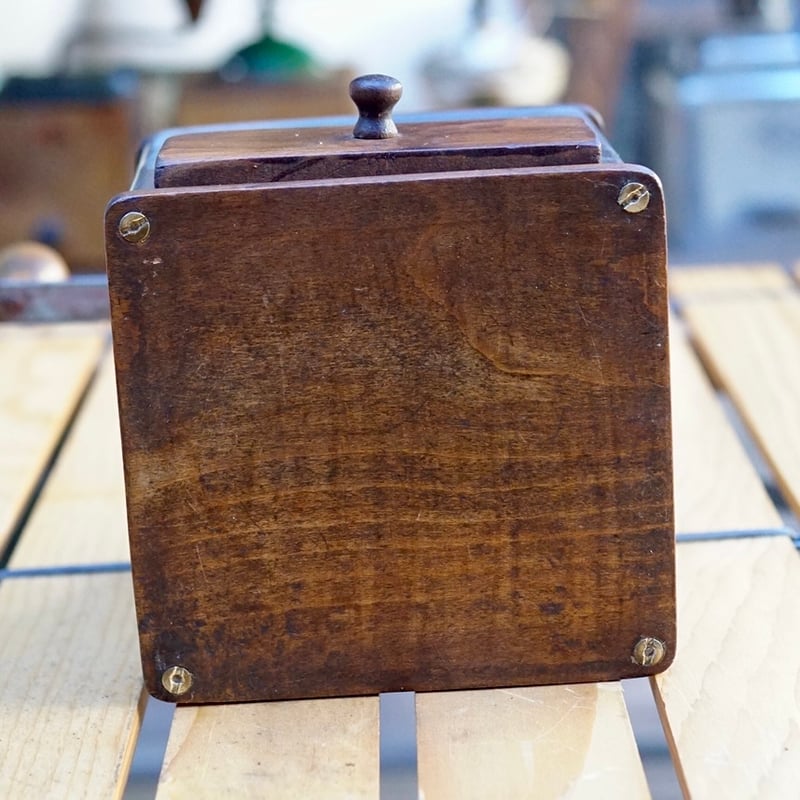 フランス製、GRULET社 金属製のコーヒーミル | 4BEANS COFFEE ROASTERS