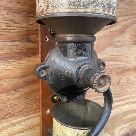 1900's　雰囲気のあるブリキ缶タイプの壁掛けミル