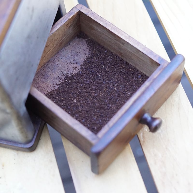 フランス製、GRULET社 金属製のコーヒーミル | 4BEANS COFFEE ROASTERS