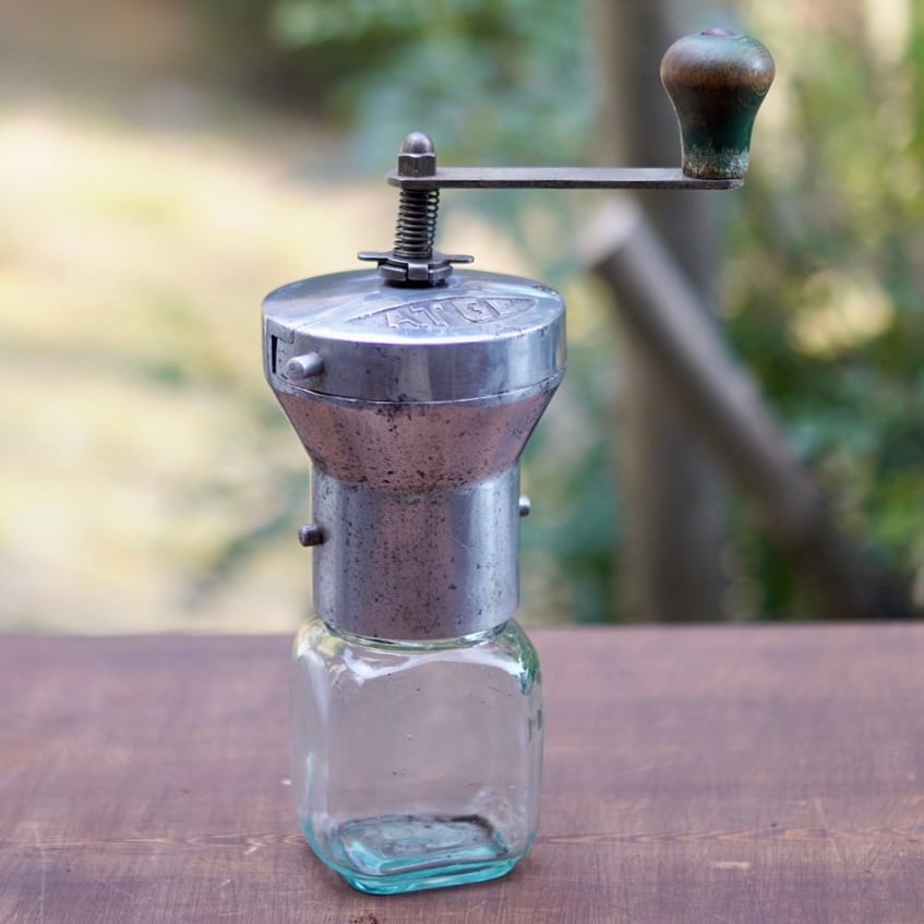 ドイツ製 希少な ATGEの金属とガラスで作られた ハンドコーヒー ドイツ製 希少な ATGEの金属とガラスで作られた ハンドコーヒー