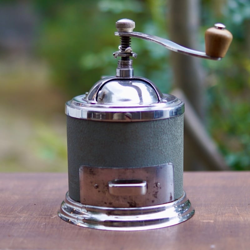 ロシア製の珍しいマグカップ型 コーヒーミル | 4BEANS COFFEE ROASTERS