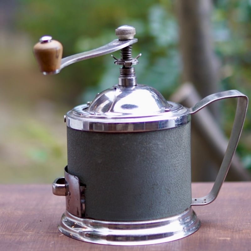 ロシア製の珍しいマグカップ型 コーヒーミル | 4BEANS COFFEE ROASTERS