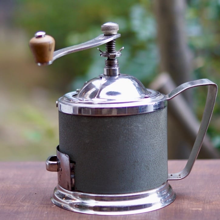 ロシア製の珍しいマグカップ型 コーヒーミル | 4BEANS COFFEE ROASTERS