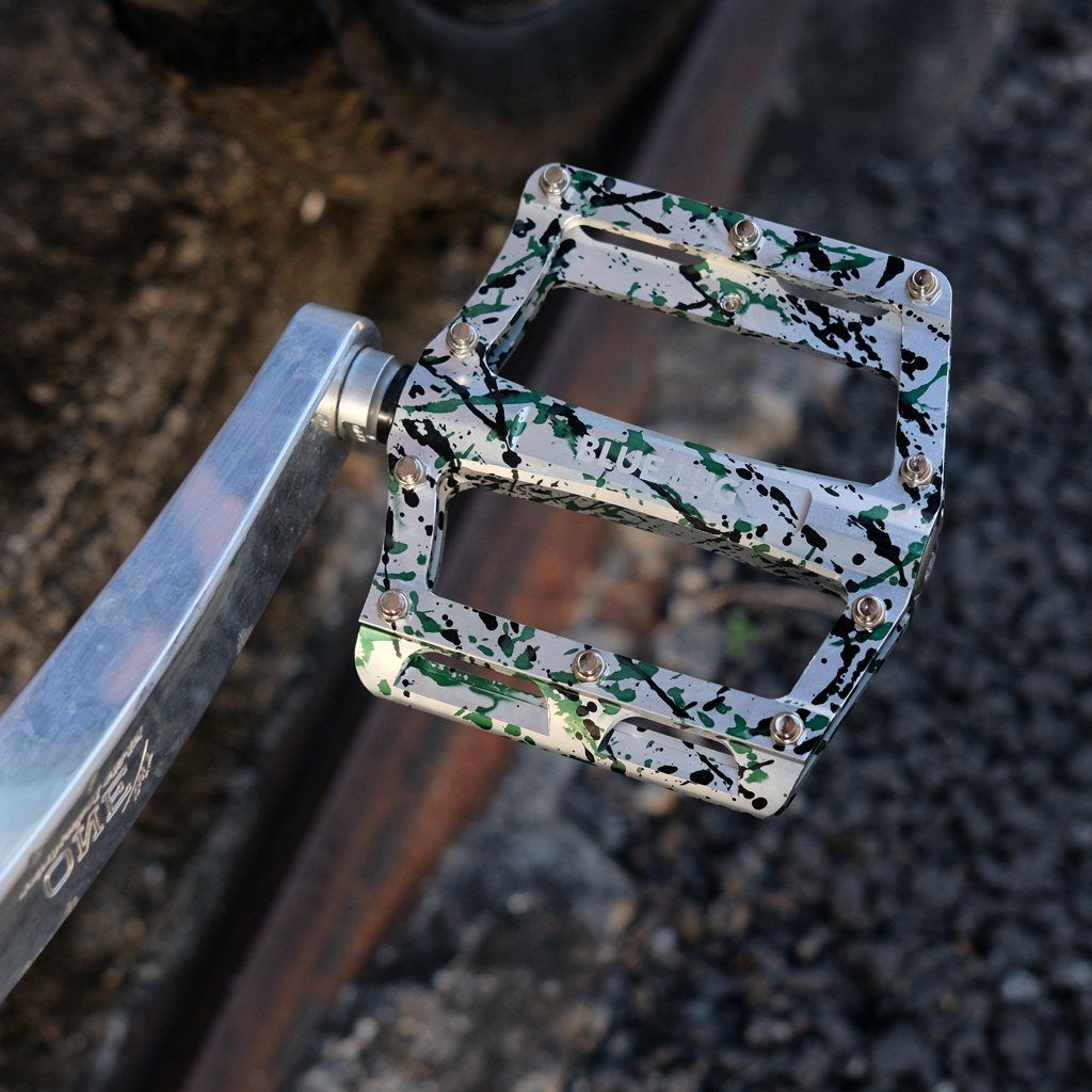 BLUE LUG シャークペダル カモフラージュ BLUE LUG* SHARK pedal (marble green) | TOLT 旅と