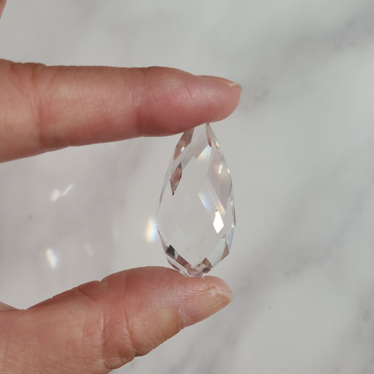 水晶　宝石カット　雫型