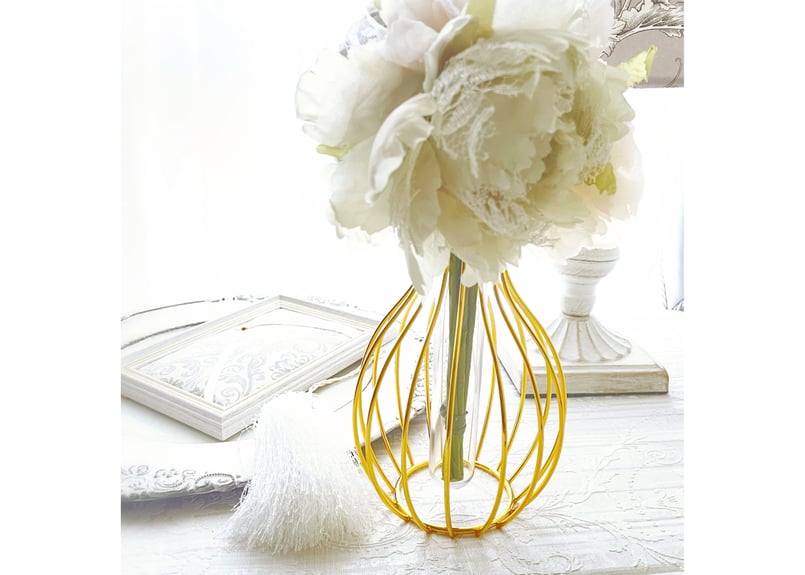 ゴールドフラワーベース】シャビーシックな輝きで空間にアクセントを