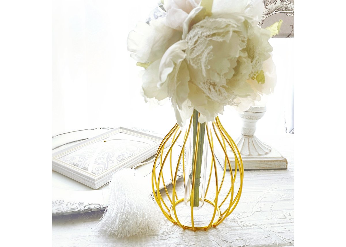 ゴールドフラワーベース】シャビーシックな輝きで空間にアクセントを