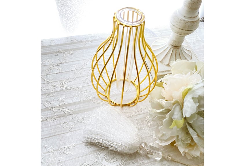 ゴールドフラワーベース】シャビーシックな輝きで空間にアクセントを