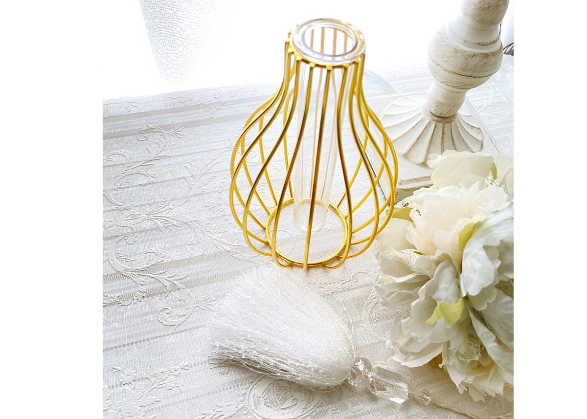 ゴールドフラワーベース】シャビーシックな輝きで空間にアクセントを