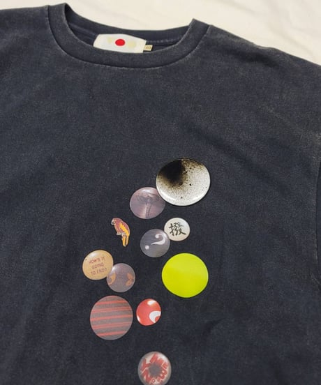 DUMMEAL BADGE SMOKY TEE