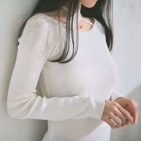 revealing cross lace