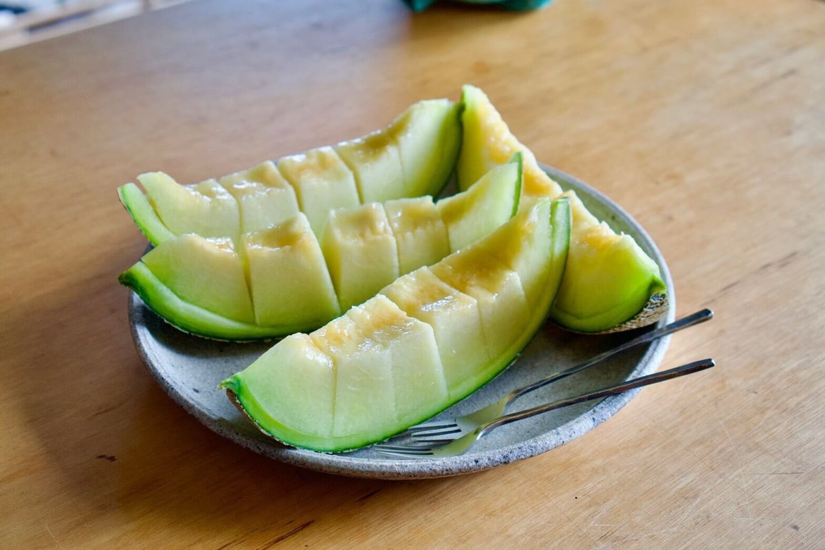 メロン メロン クラウンメロン 白等級 1.4kg×2玉 静岡県産 めろん