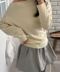 グレーの厚手スカートパンツ