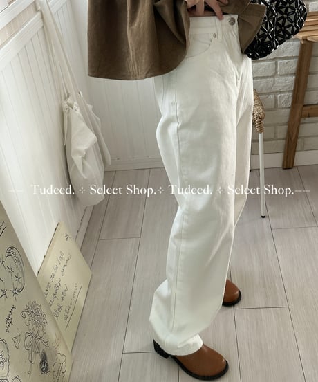 ホワイトストレートデニムパンツ