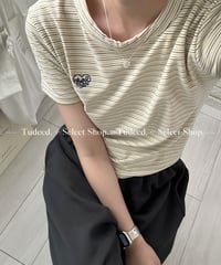 オフホワイトのベロアストライプ入り半袖Tシャツ