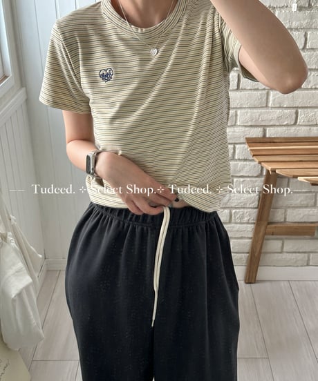 オフホワイトのベロアストライプ入り半袖Tシャツ