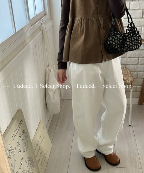 ホワイトストレートデニムパンツ