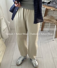 クリームホワイトスウェットパンツ