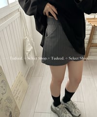グレーのストライプウールショートパンツスカート