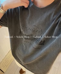 チャコールのルーズプリント半袖Tシャツ