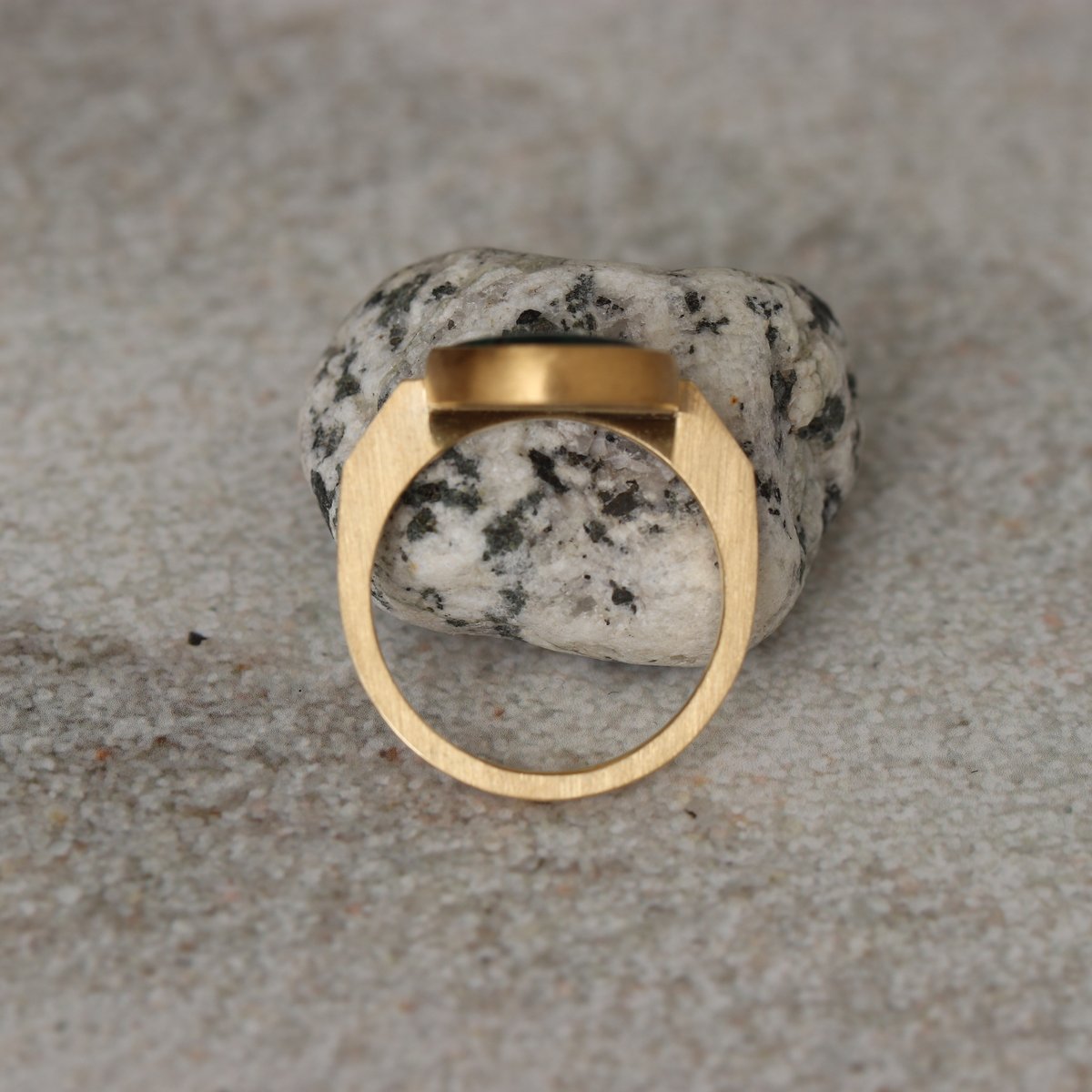 美品　K18 トラピッチェエメラルドリング K18 トラピッチェエメラルド リング | iichi 日々の暮らしを