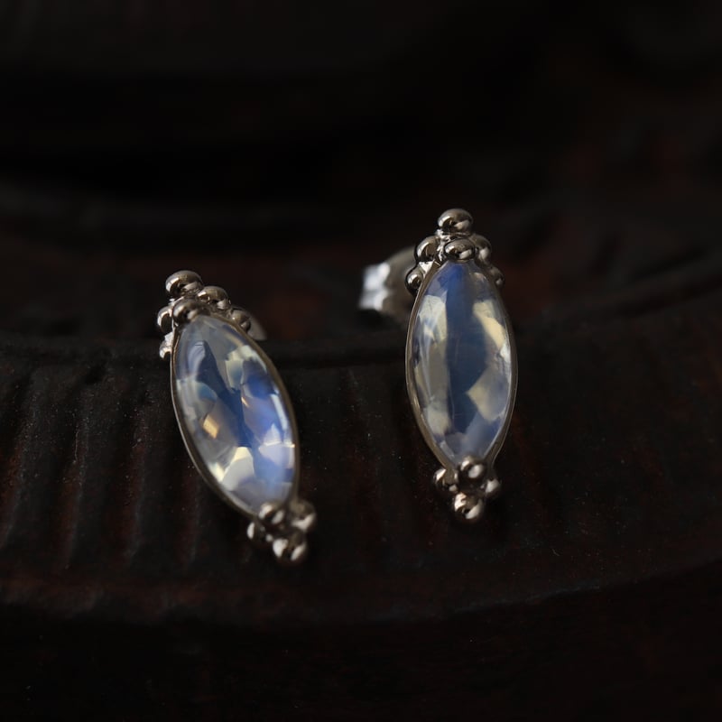 ムーンストーンピアス【K18WG】両耳1セット | RYNTBLUE