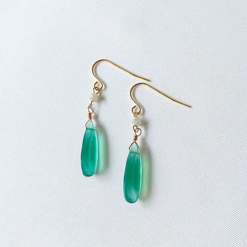 グリーンオニキスのロングドロップピアス/イヤリング | Terre グリーンオニキスのロングドロップピアス/イヤリング | Terre