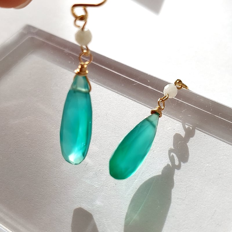 グリーンオニキスのロングドロップピアス/イヤリング | Terre グリーンオニキスのロングドロップピアス/イヤリング | Terre
