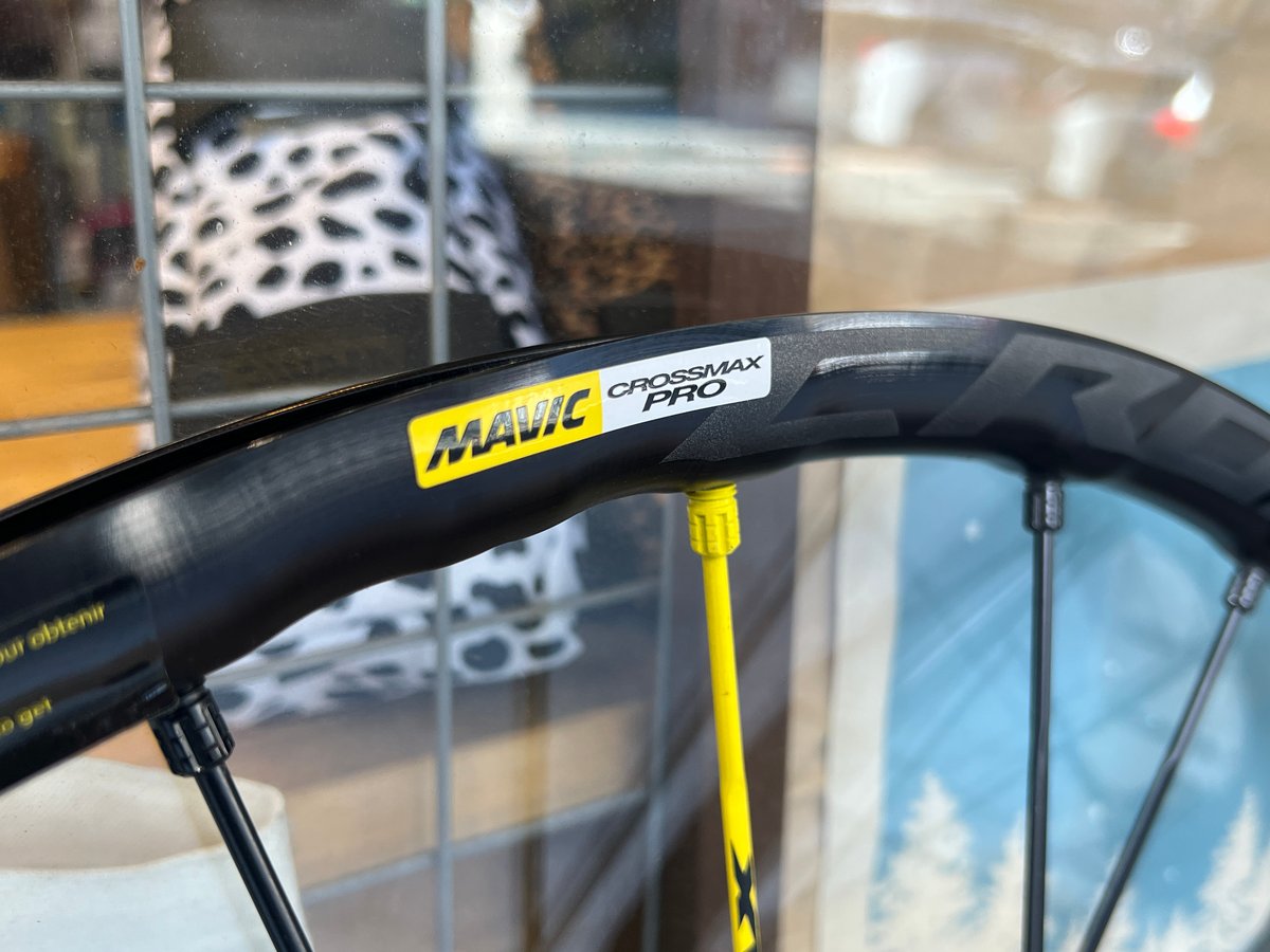 Mavic CROSSMAX PRO 2017 27.5 完組 MTB ホイール Mavic CROSSMAX PRO 2017 27.5 完組 MTB ホイール 自転車