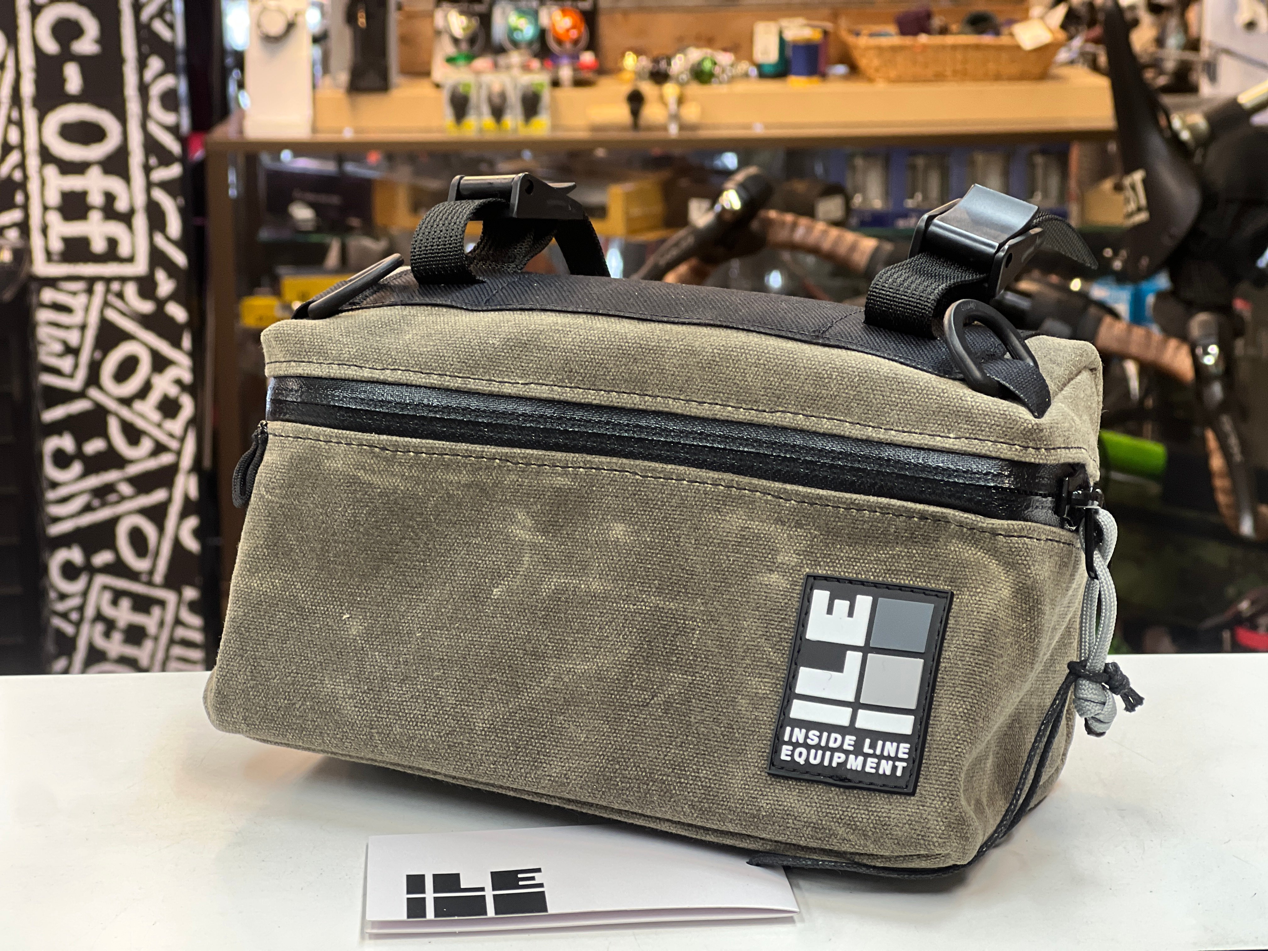 ILE* Pilot Bar Bag * Waxed/Tan | Hutte8to8 OnLi