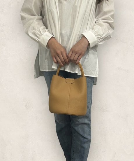 本革ハンドバッグ