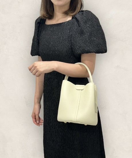 本革ハンドバッグ