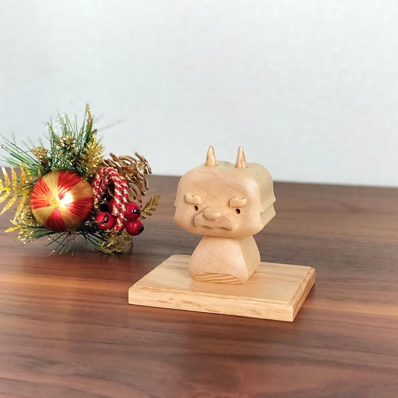 干支の置物 2024『辰』白（飾り台つき） | 木工房 福ひで