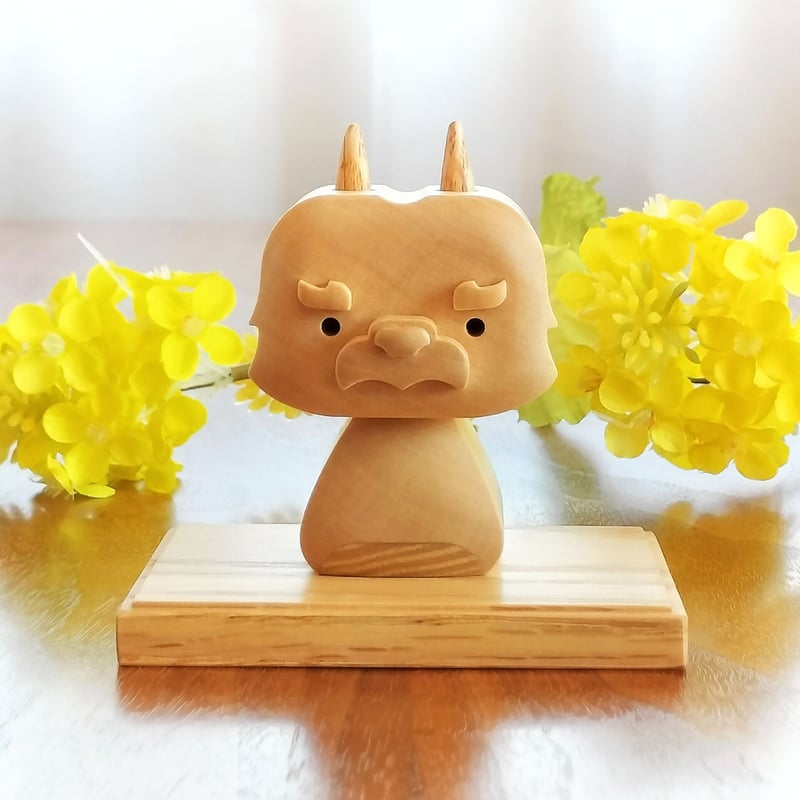 干支の置物 2024『辰』白（飾り台つき） | 木工房 福ひで