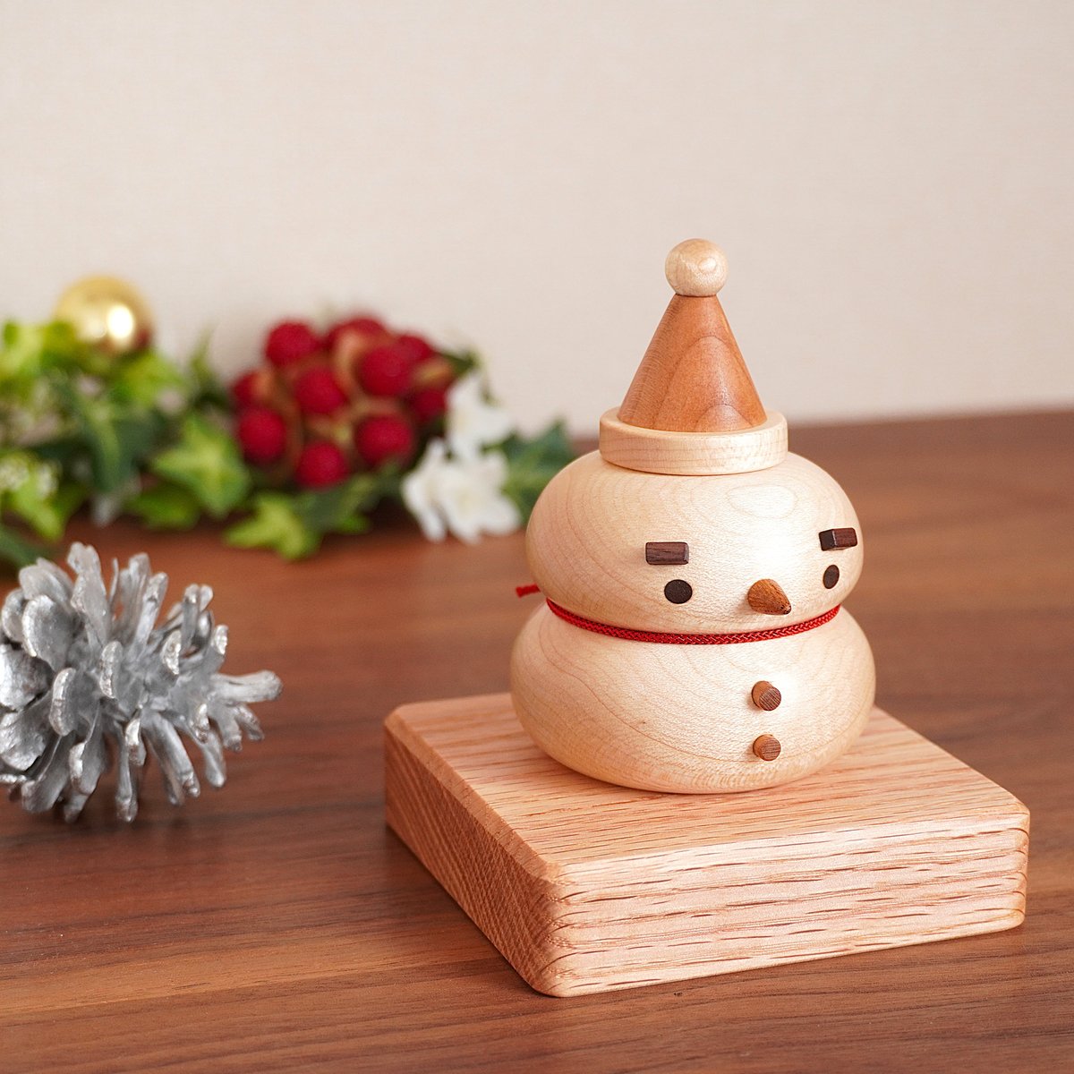 お正月飾り ひとつで二役 『雪だるまmochi』 | 木工房 福ひで