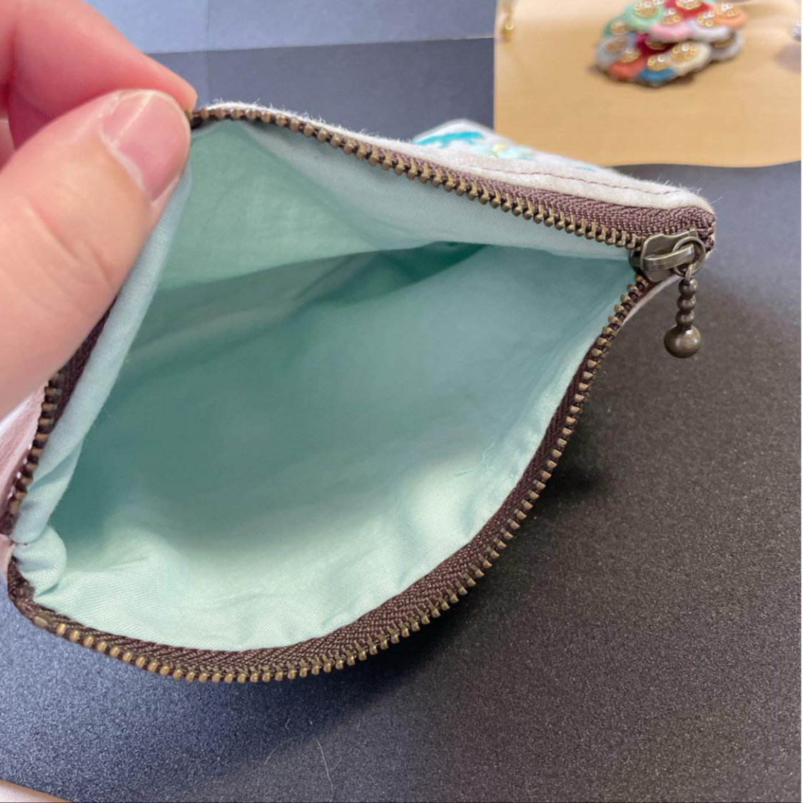 りんママ様 ご注文ページ グレー キルティングポーチ 花刺繍 岩手