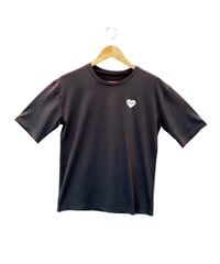 ap8967-2 ○MOJA モジャ ワンポイント Tシャツ M~Lサイズ グレー 刺繍 ハート柄 クルーネック 超長綿 日本製 シンプル