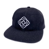 satori cap embroidererd link snap back wool BLACK