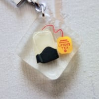 ブルボン 薔薇 キーホルダー flan RUBAN BLUE ゴールド バラ flan RUBAN BLUE ブルボンキーホルダー | Chouette