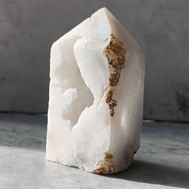 105.ドゥルージー入りホワイトアゲート タワー【天然石・鉱物