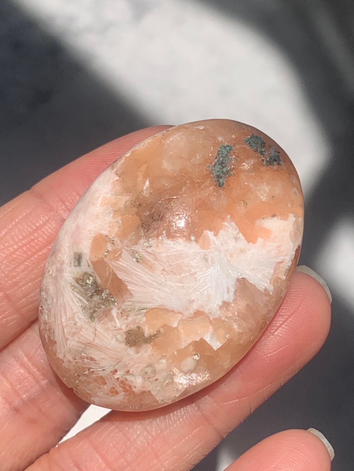 高品質 ピンクスコレサイト ハート 握り石 ムーンストーン好きにも